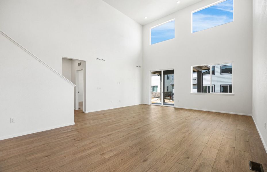 Spacious, unfurnished interior of a new home in Harvest Crossing, Aurora (Image 25).