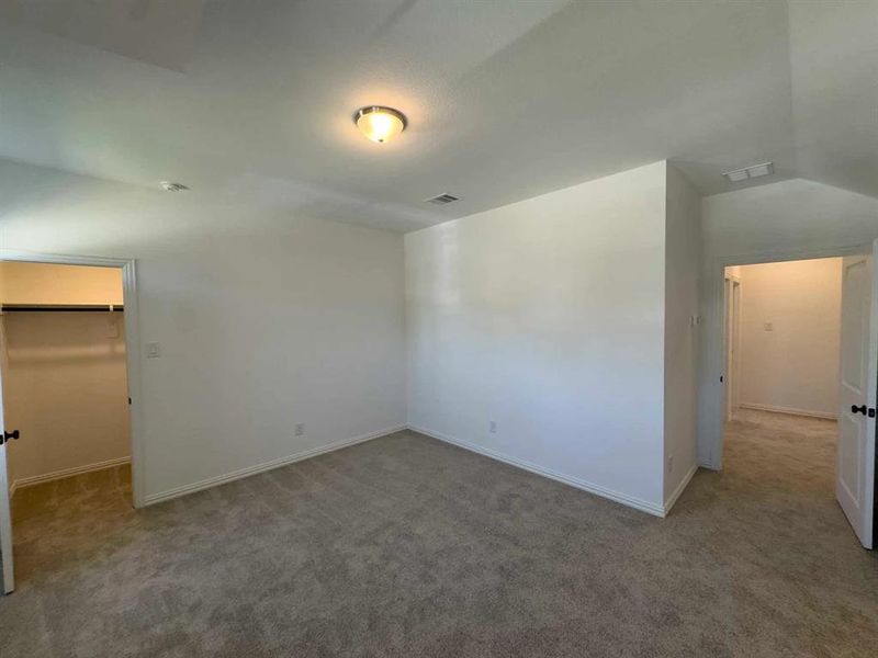 Spacious, unfurnished interior of a new home in Monticello Park, Princeton (Image 36).