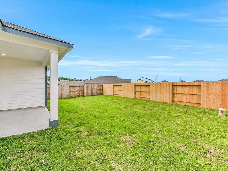Exterior details and patio area of a home in Sundance Cove, Crosby (Image 27).