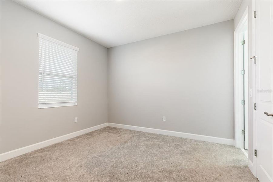 Spacious, unfurnished interior of a new home in Wolf Lake Ranch, Apopka (Image 20).