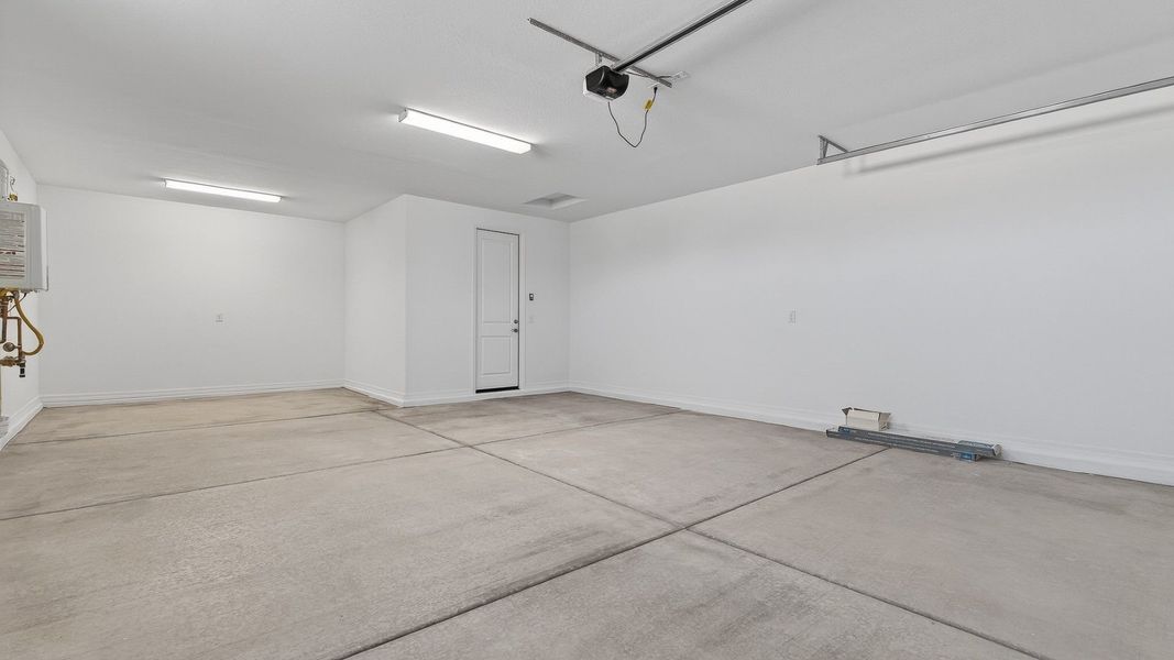 Spacious, unfurnished interior of a new home in The Grove at El Cidro, Goodyear (Image 20).