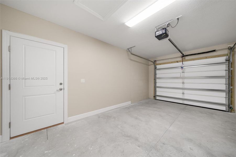 Spacious, unfurnished interior of a new home in , Sebring (Image 16).