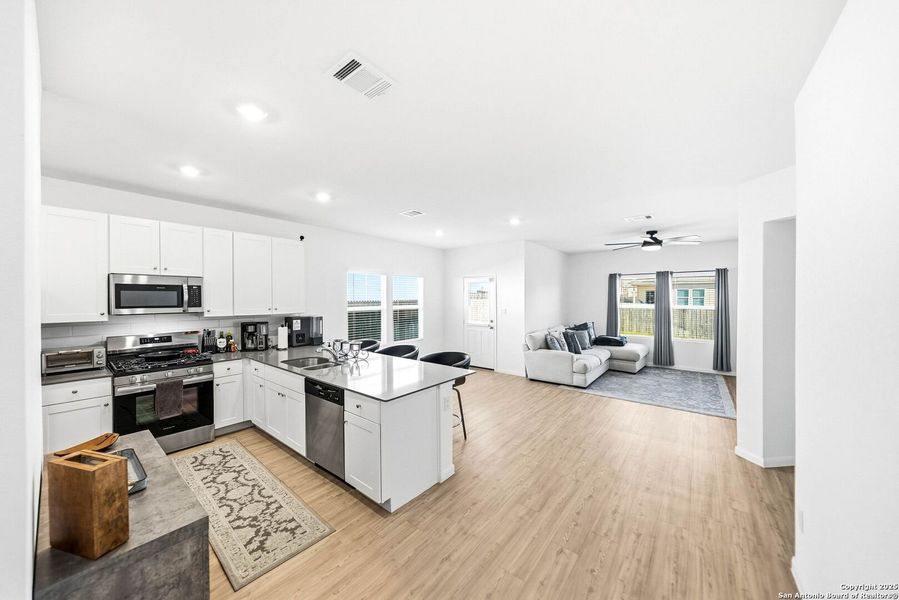 Furnished interior view inside a new home in , Bulverde (Image 16). Furnished interior view inside a new home in , Bulverde (Image 16).