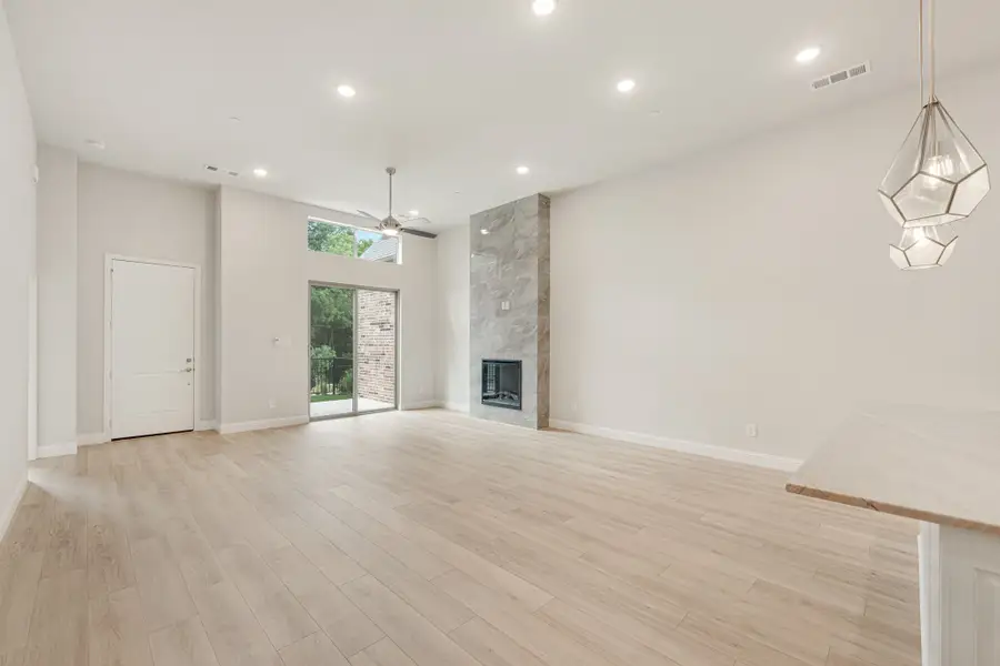 Spacious, unfurnished interior of a new home in Cottonwood Creek, Rowlett (Image 25).