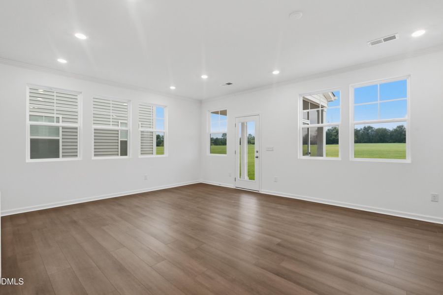 SUN_MyrtleMeadows_Pic_CarsonII-9