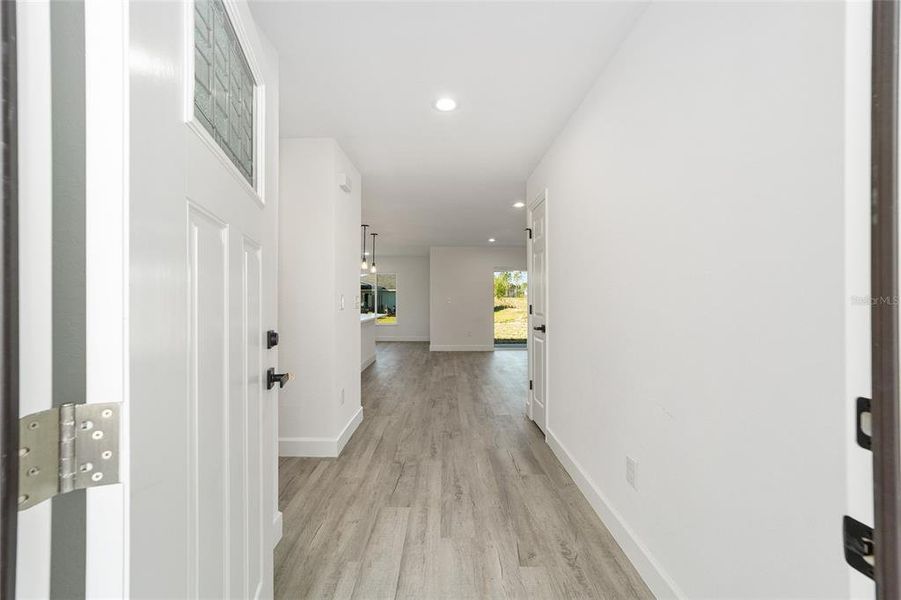 Spacious, unfurnished interior of a new home in , Ocala (Image 25).