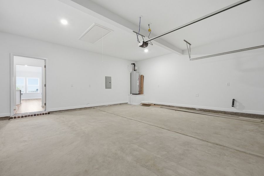 Spacious, unfurnished interior of a new home in Barton's Bend, Crestview (Image 33).