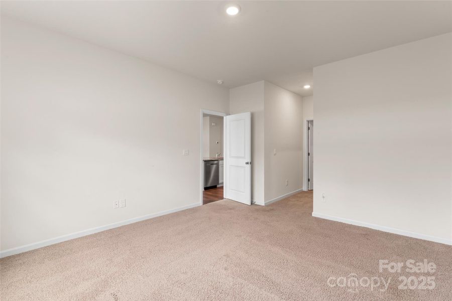 Spacious, unfurnished interior of a new home in Azalea Ridge, Mount Holly (Image 26).