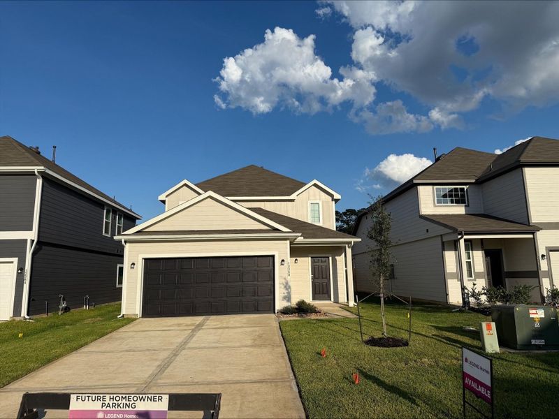Front exterior of a new home in River's Edge, Conroe, TX, highlighting curb appeal (Image 2). Front exterior of a new home in River's Edge, Conroe, TX, highlighting curb appeal (Image 2).