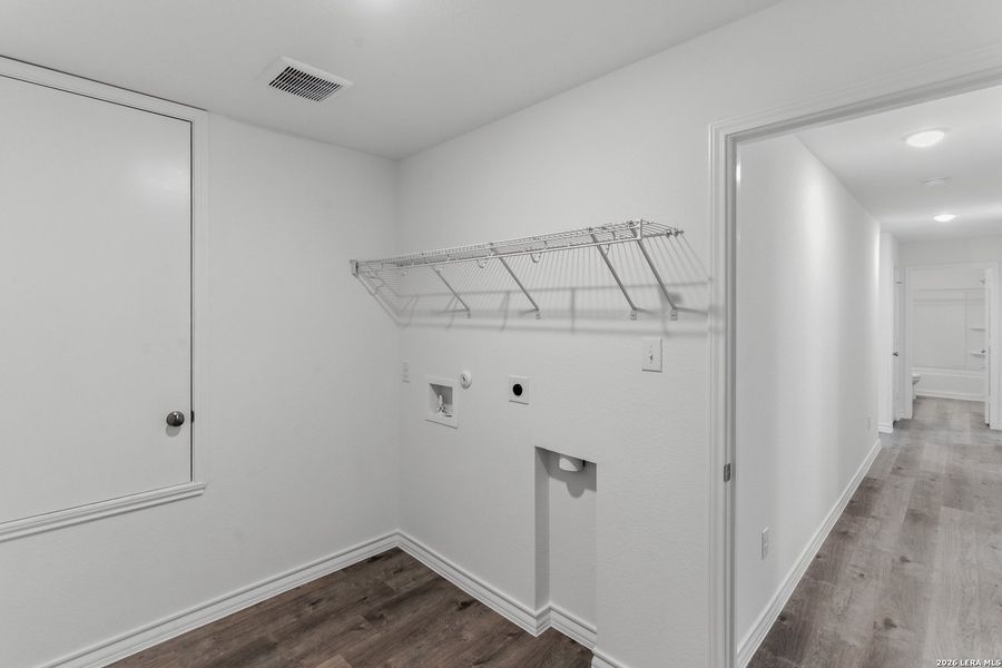 Spacious, unfurnished interior of a new home in Davis Ranch, San Antonio (Image 16). Spacious, unfurnished interior of a new home in Davis Ranch, San Antonio (Image 16).