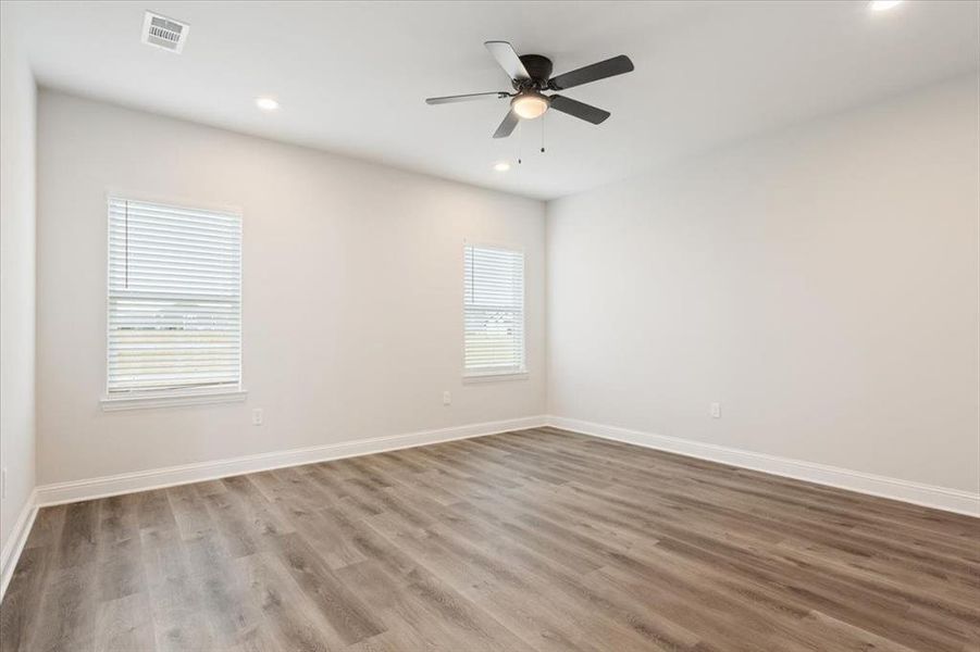 Spacious, unfurnished interior of a new home in , Hewitt (Image 24).