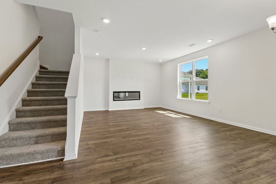 Spacious, unfurnished interior of a new home in Somerset, Myrtle Beach (Image 21).