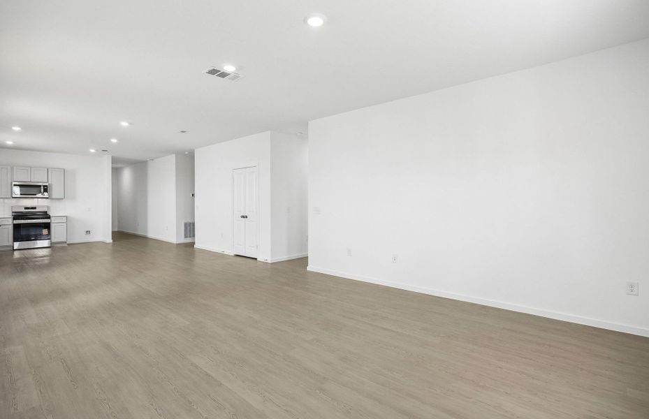 Spacious, unfurnished interior of a new home in Crosby Farms, Crosby (Image 18).