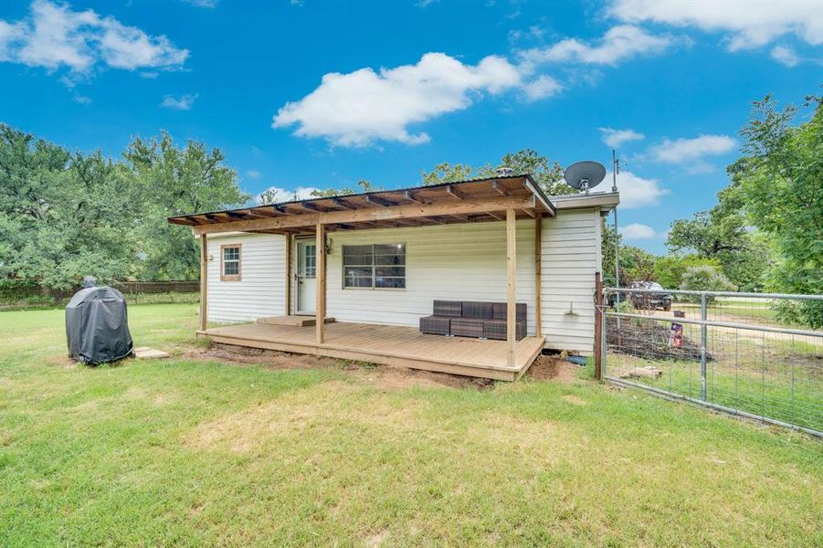 Exterior details and patio area of a home in , Cleburne (Image 16).