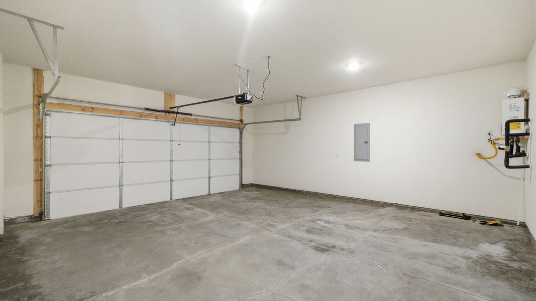 Spacious, unfurnished interior of a new home in Fieldcrest Acres, Blountville (Image 26).