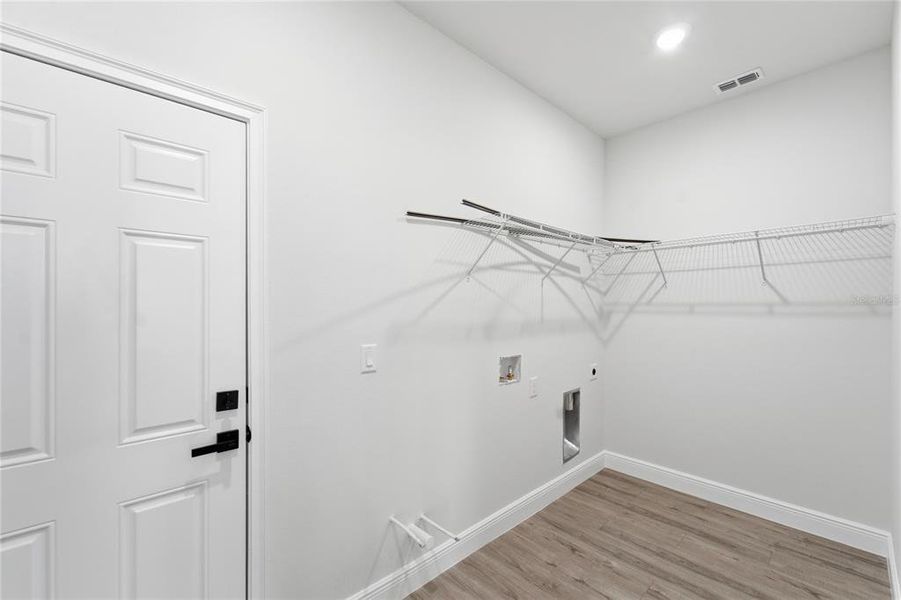 Spacious, unfurnished interior of a new home in , Ocala (Image 16).