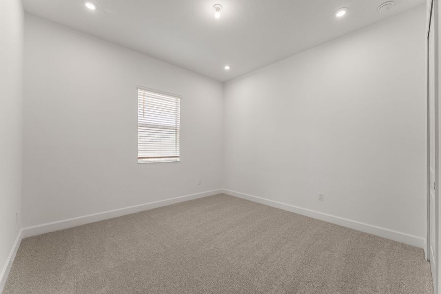 Spacious, unfurnished interior of a new home in Tradition, Port St. Lucie (Image 16).