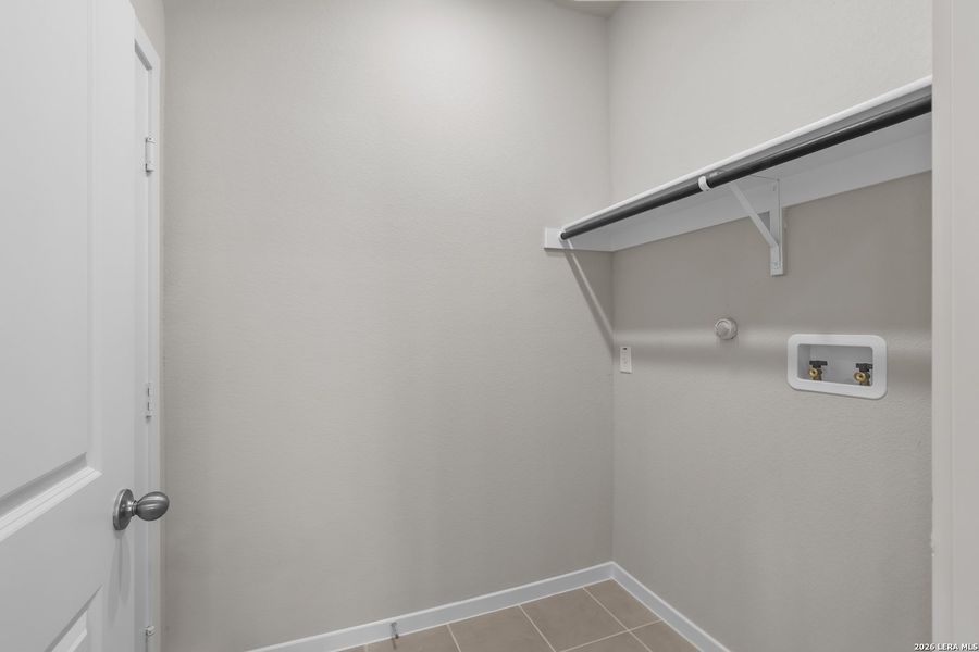 Spacious, unfurnished interior of a new home in Summerlin, San Antonio (Image 28).