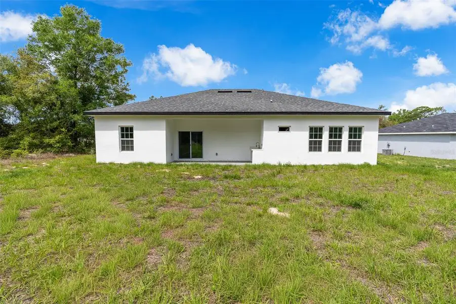 Exterior details and patio area of a home in , Ocala (Image 4).