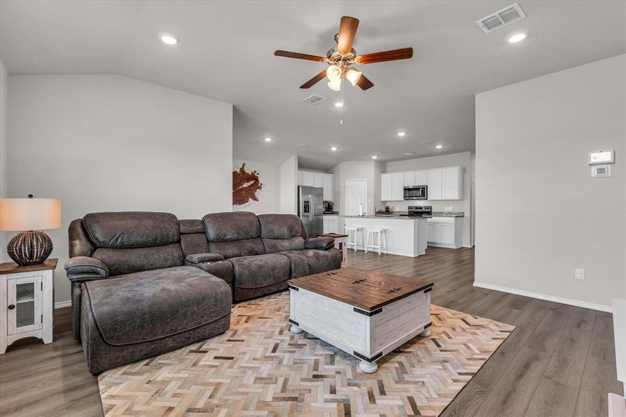 Furnished interior view inside a new home in , Lorena (Image 6).