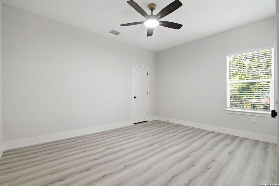 Spacious, unfurnished interior of a new home in , San Antonio (Image 18).
