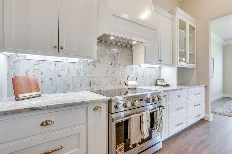 uncabinet lighting, Thor electric range