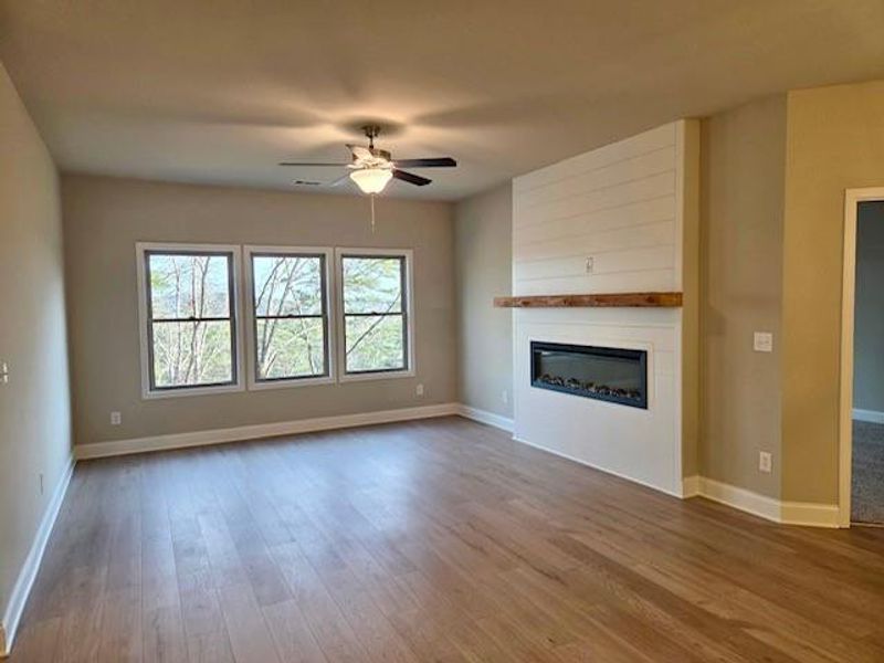 Spacious, unfurnished interior of a new home in , Waleska (Image 11).