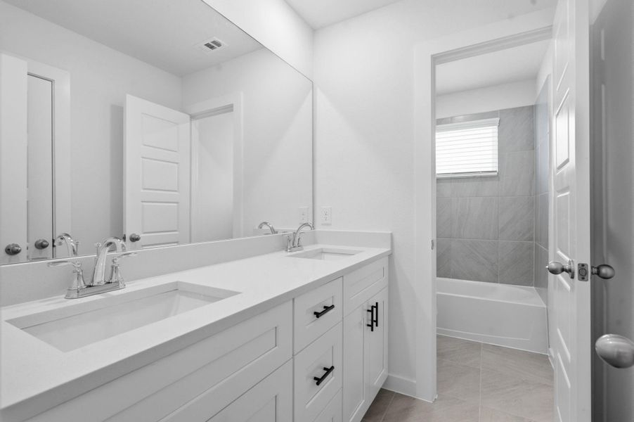 Furnished interior view inside a new home in , Rosharon (Image 19).