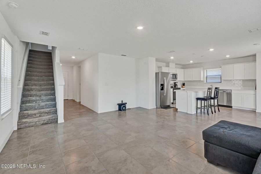 Spacious, unfurnished interior of a new home in , Jacksonville (Image 24).