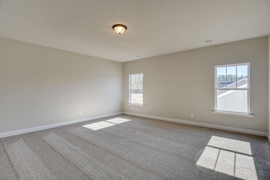 Spacious, unfurnished interior of a new home in , Edgefield (Image 9).