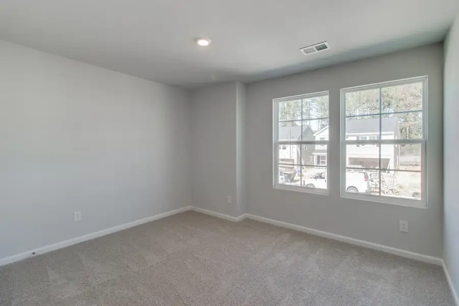 Spacious, unfurnished interior of a new home in Bluefield, Lexington (Image 29).