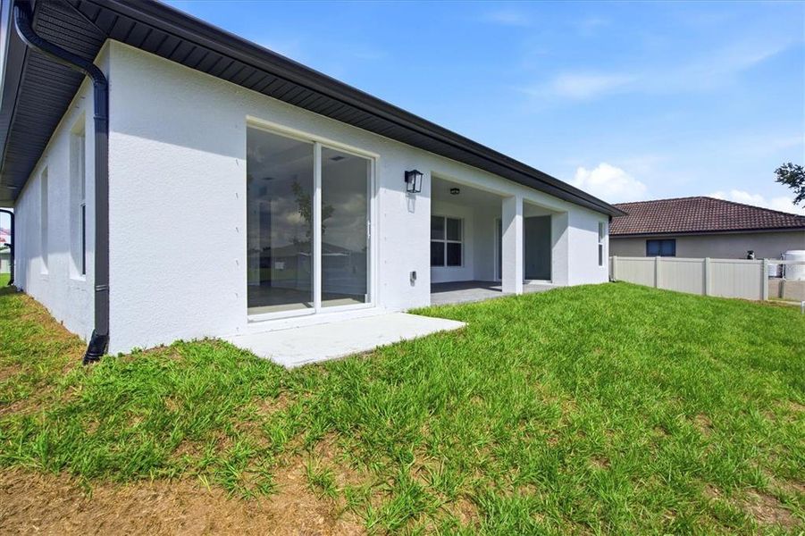 Exterior details and patio area of a home in , Cape Coral (Image 33).