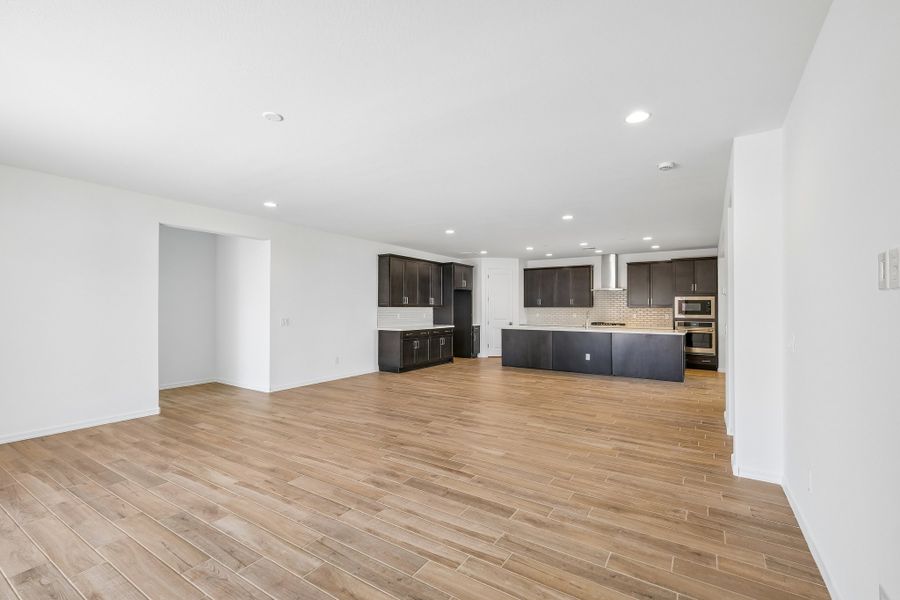 Spacious, unfurnished interior of a new home in Artisan at Asante, Surprise (Image 22). Spacious, unfurnished interior of a new home in Artisan at Asante, Surprise (Image 22).