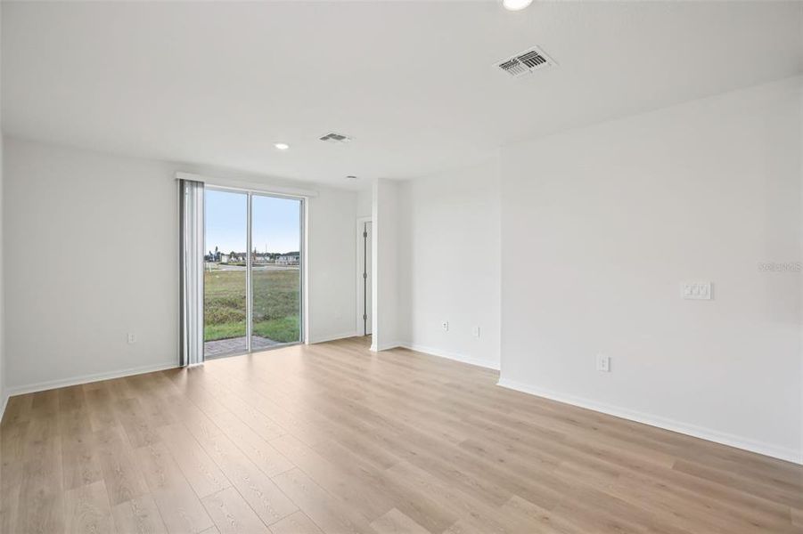 Spacious, unfurnished interior of a new home in Villamar - Classic Series, Winter Haven (Image 23).