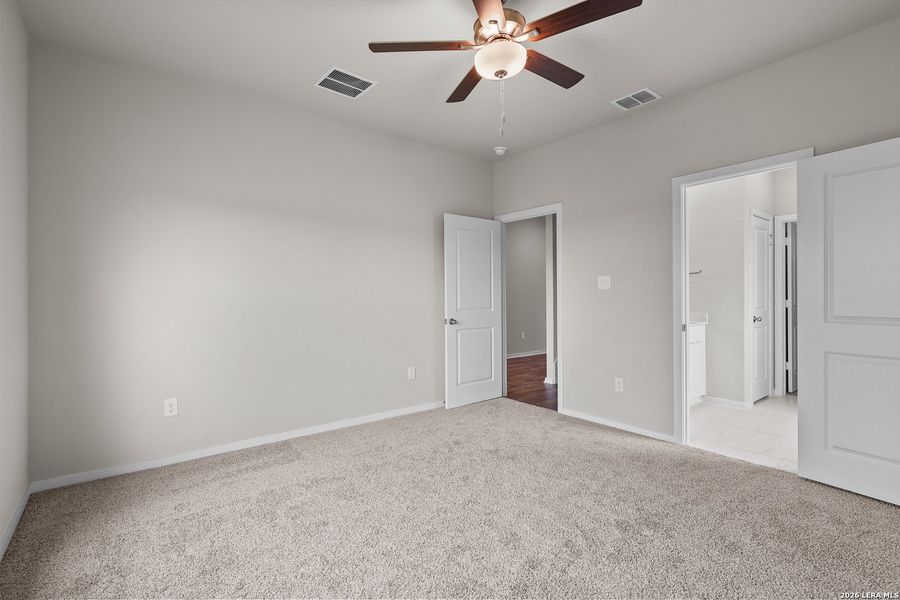 Spacious, unfurnished interior of a new home in Summerlin, San Antonio (Image 23).