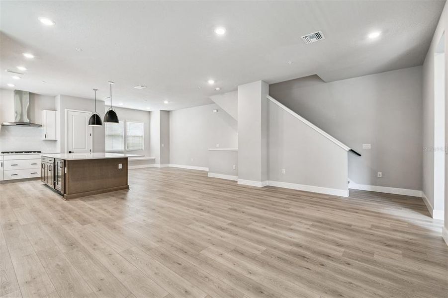 Spacious, unfurnished interior of a new home in , Sarasota (Image 18).