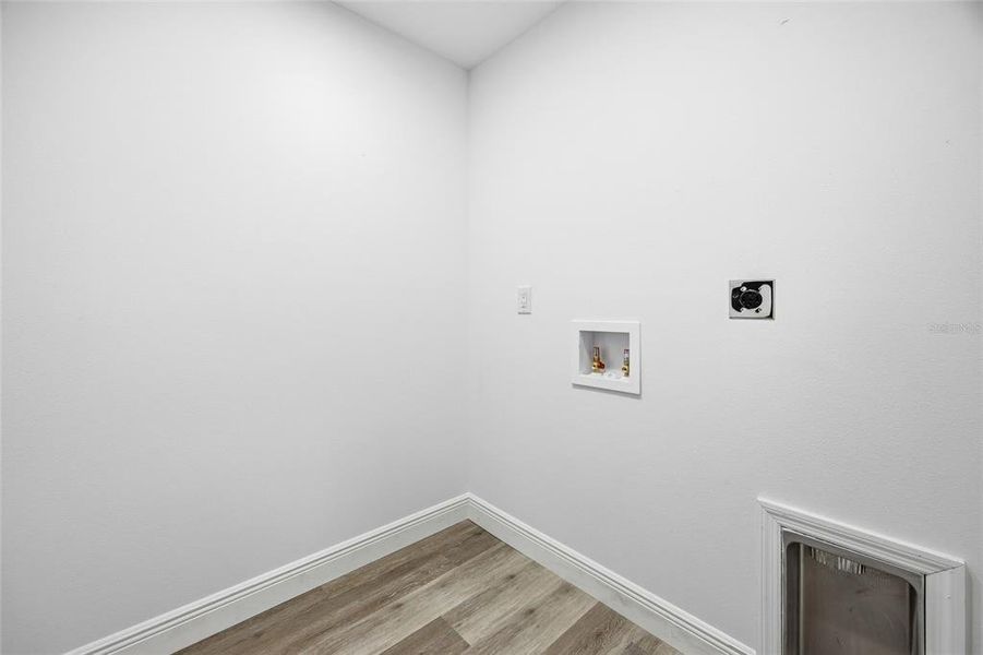 Spacious, unfurnished interior of a new home in , Ocala (Image 30).