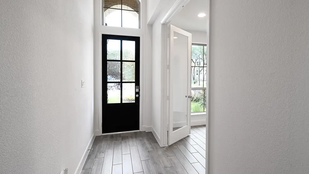 Spacious, unfurnished interior of a new home in 6 Creeks 45', Kyle (Image 10). Spacious, unfurnished interior of a new home in 6 Creeks 45', Kyle (Image 10).