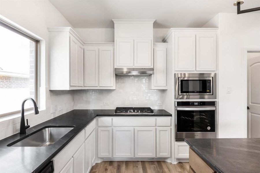 Furnished interior view inside a new home in Meadow Run, Melissa (Image 6).