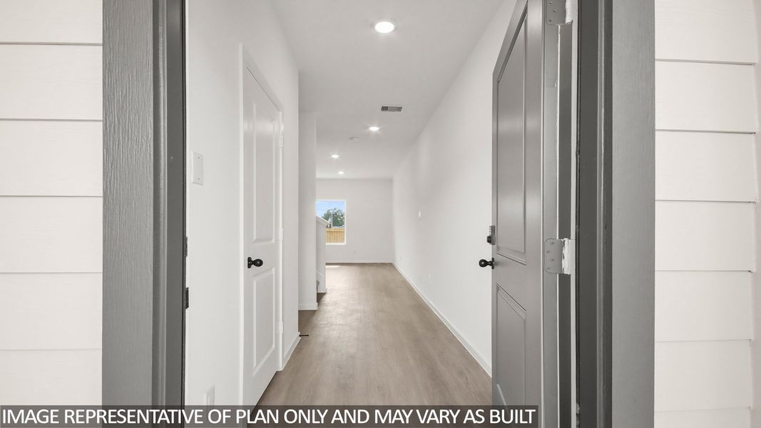 Spacious, unfurnished interior of a new home in Lake Conroe Cove, Willis (Image 10). Spacious, unfurnished interior of a new home in Lake Conroe Cove, Willis (Image 10).