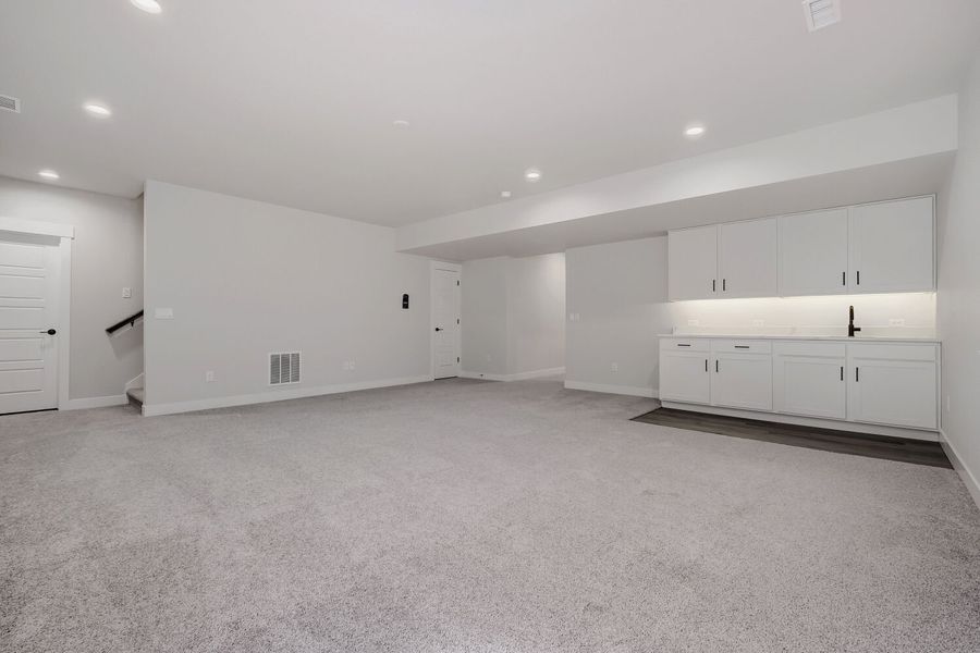 8688 Long Beach - Rec Room