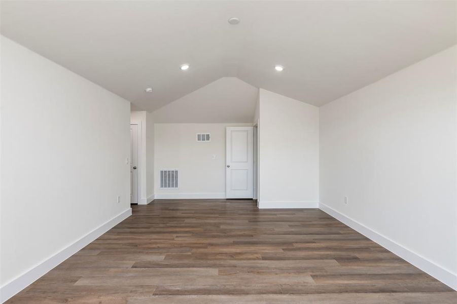 Spacious, unfurnished interior of a new home in , Princeton (Image 28).