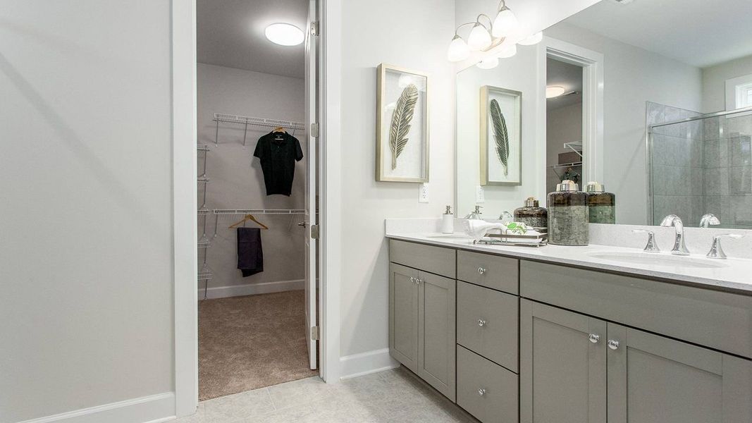 Owner's Bath and Walk-in-Closet Owner's Bath and Walk-in-Closet