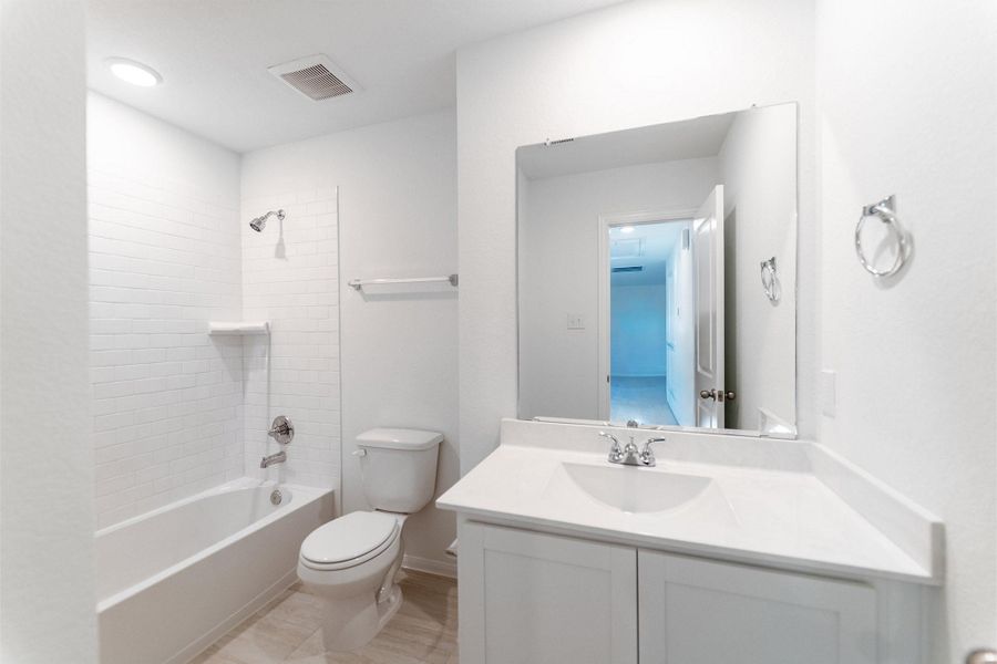 Furnished interior view inside a new home in Cielo, Conroe (Image 8).