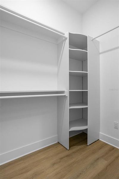 Spacious, unfurnished interior of a new home in , Tampa (Image 22).