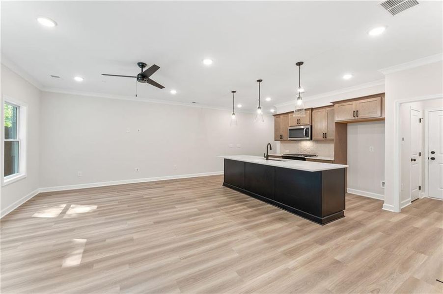 Spacious, unfurnished interior of a new home in Cherokee Township, Acworth (Image 17).