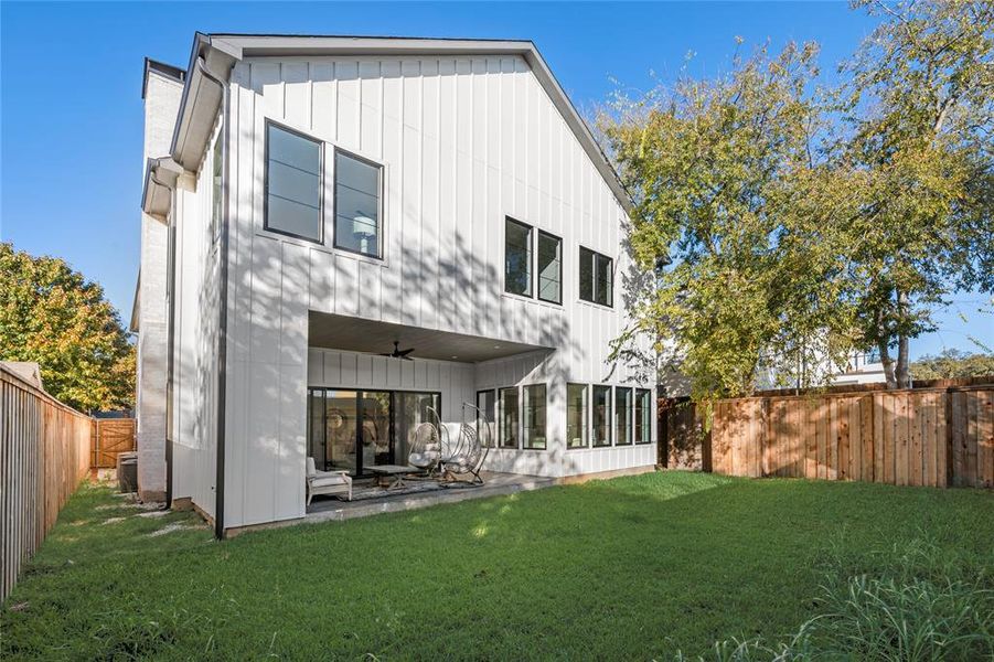 Exterior details and patio area of a home in , Dallas (Image 3).