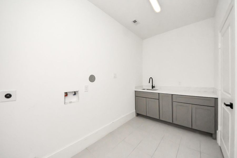 Spacious, unfurnished interior of a new home in , Alvin (Image 27). Spacious, unfurnished interior of a new home in , Alvin (Image 27).