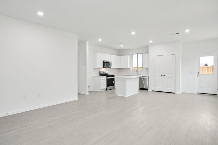 Spacious, unfurnished interior of a new home in Crosby Farms, Crosby (Image 17).