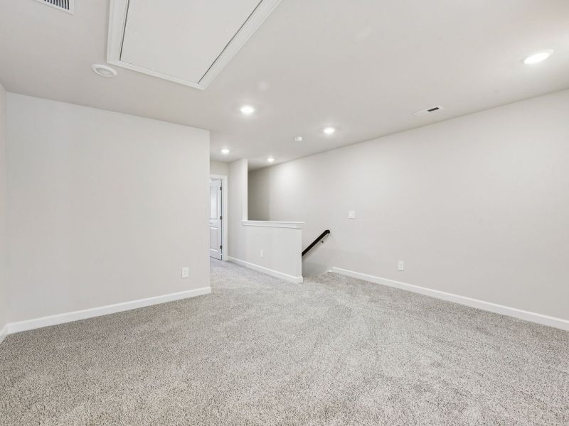 Spacious, unfurnished interior of a new home in Crossrail Station, Mooresville (Image 14).
